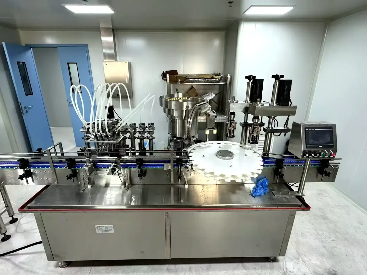Automatic liquid filling and capping machine for bottles with high precision and stable operation